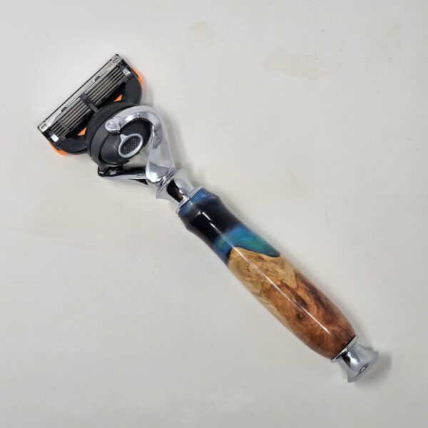 Product image of Flexball Proglide Fusion Australian Red Mallee Burl & Green Resin Razor