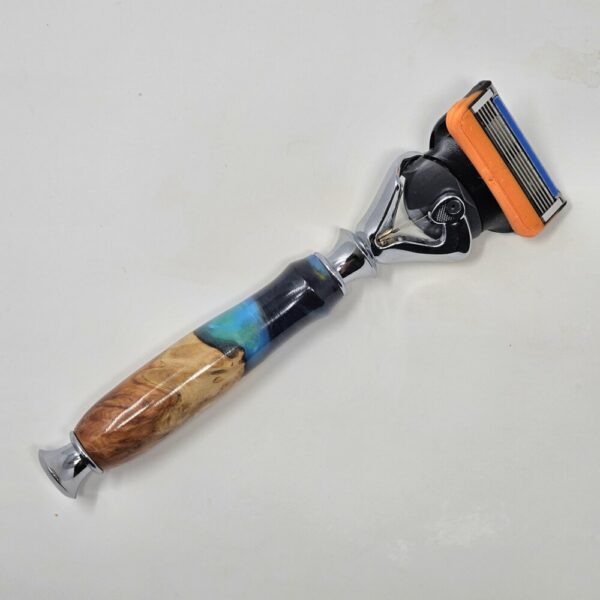 Product image of Flexball Proglide Fusion Australian Red Mallee Burl & Green Resin Razor