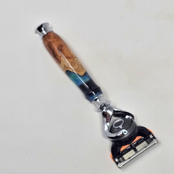 Product image of Flexball Proglide Fusion Australian Red Mallee Burl & Green Resin Razor