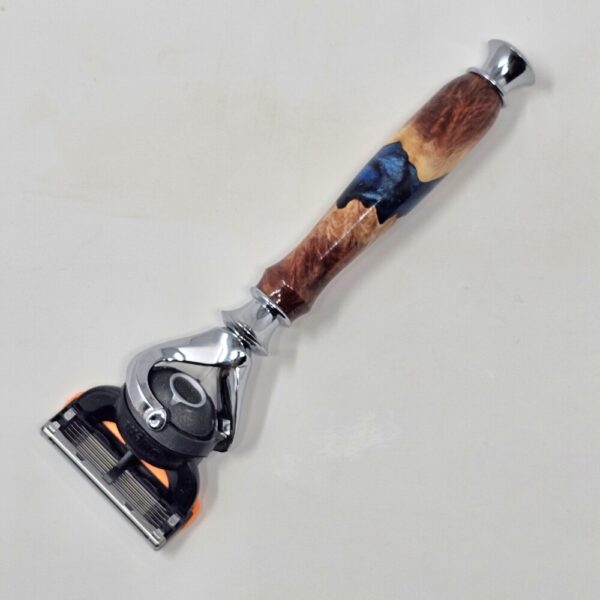 Product image of Flexball Proglide Fusion Australian Red Mallee Burl & Blue Resin Razor